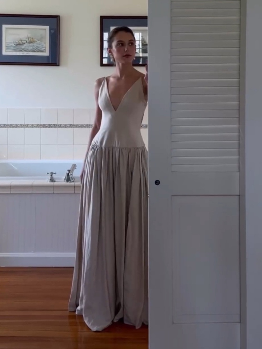 Elegant V-Neck Maxi Dress in Light Taupe
